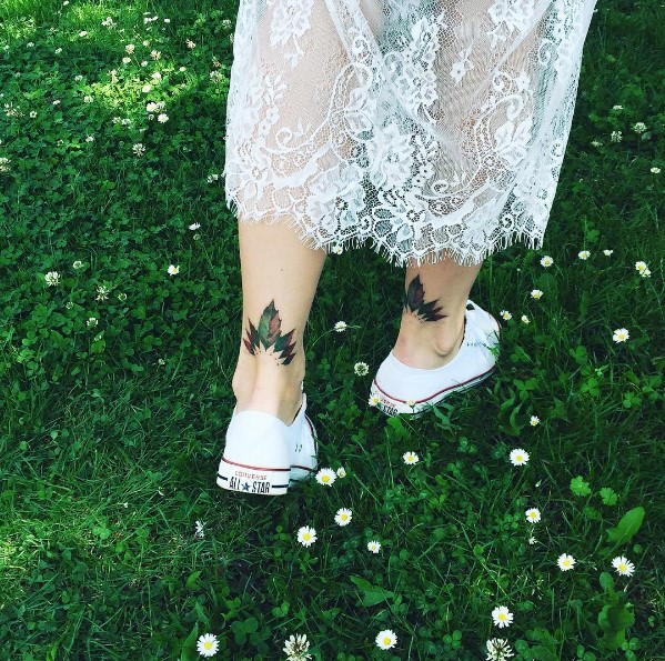 Pis Saro - flowers tattoo